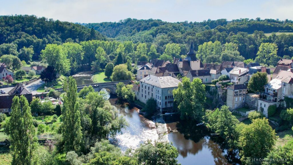 La Celle Dunoise La Celle Dunoise - Le bourg à 4km du gite